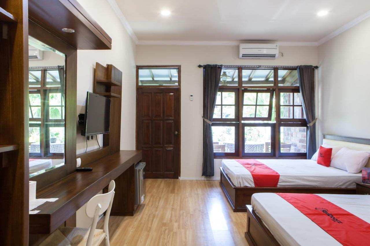 Reddoorz Plus Near Mall Roxy Banyuwangi Banyuwangi  Exterior photo
