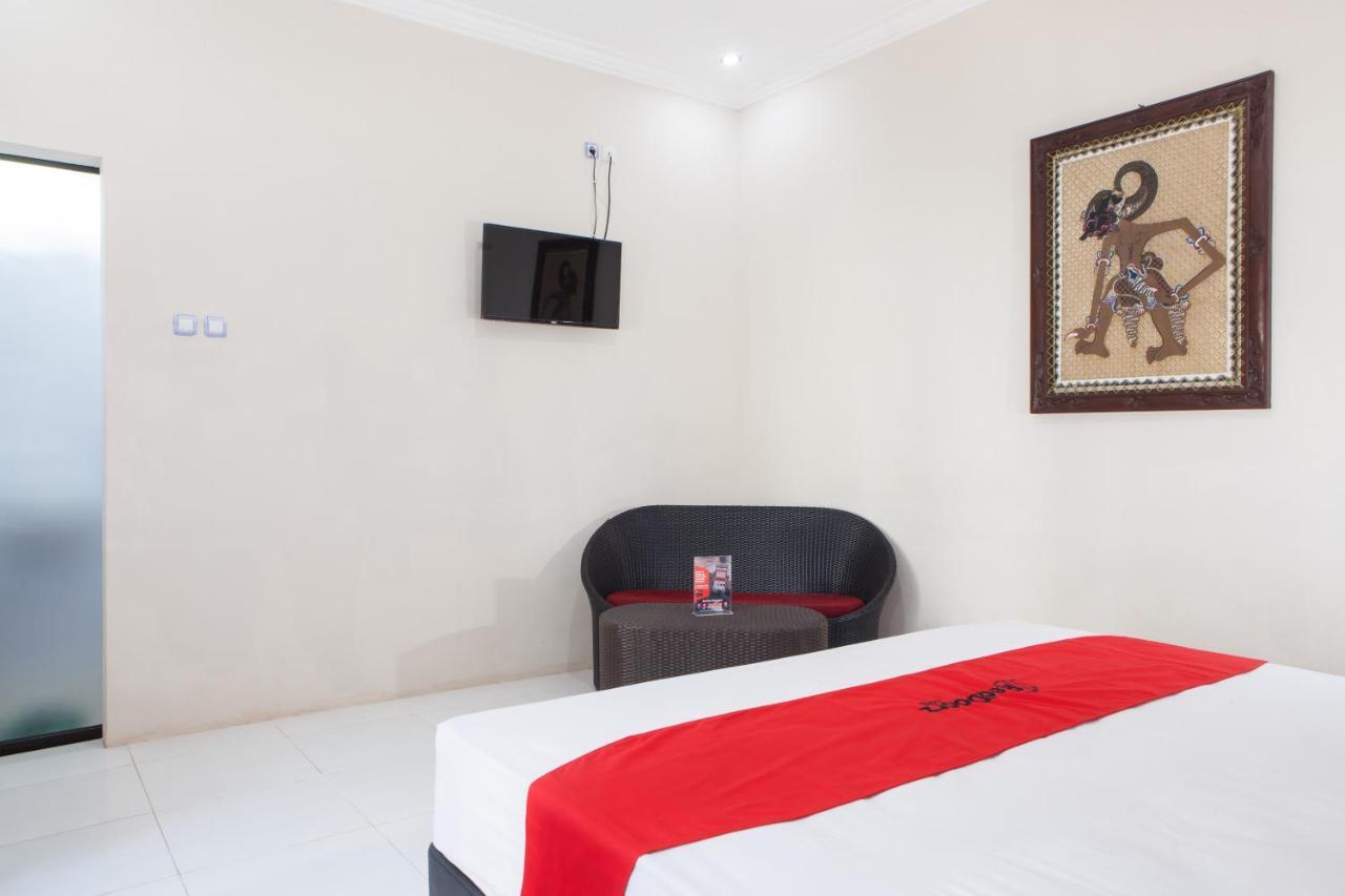 Reddoorz Plus Near Mall Roxy Banyuwangi Banyuwangi  Exterior photo