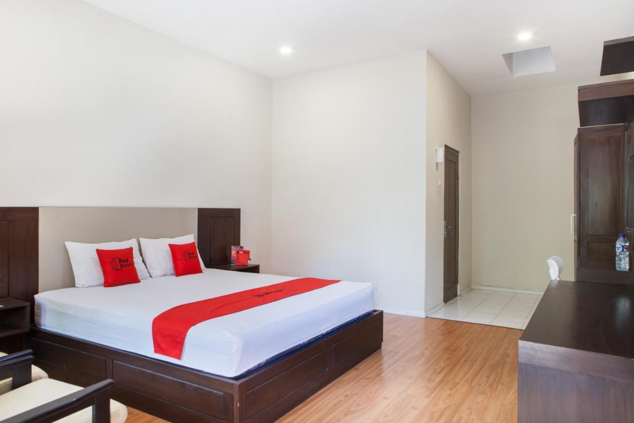 Reddoorz Plus Near Mall Roxy Banyuwangi Banyuwangi  Exterior photo