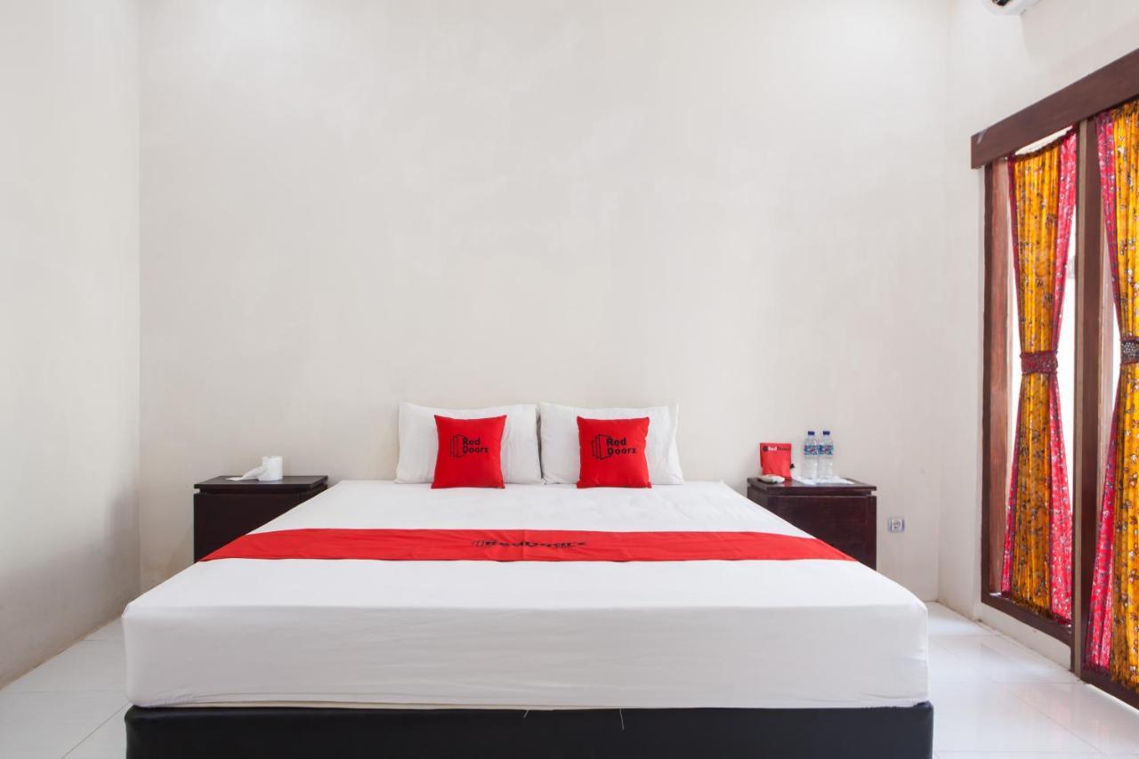 Reddoorz Plus Near Mall Roxy Banyuwangi Banyuwangi  Exterior photo