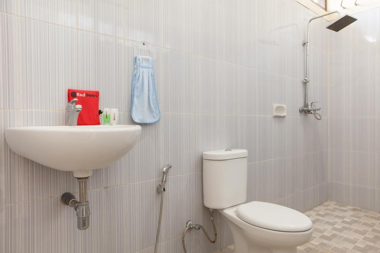 Reddoorz Plus Near Mall Roxy Banyuwangi Banyuwangi  Exterior photo