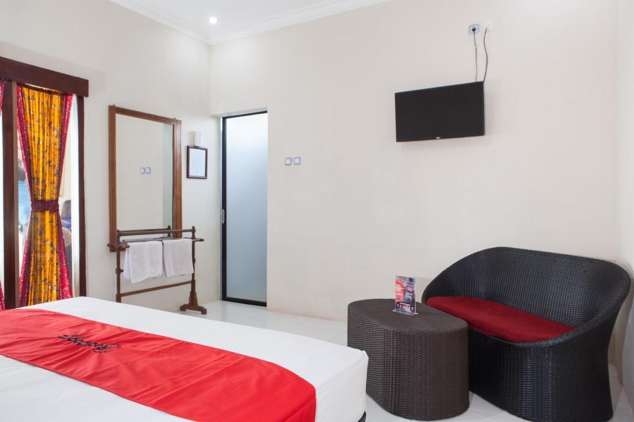 Reddoorz Plus Near Mall Roxy Banyuwangi Banyuwangi  Exterior photo