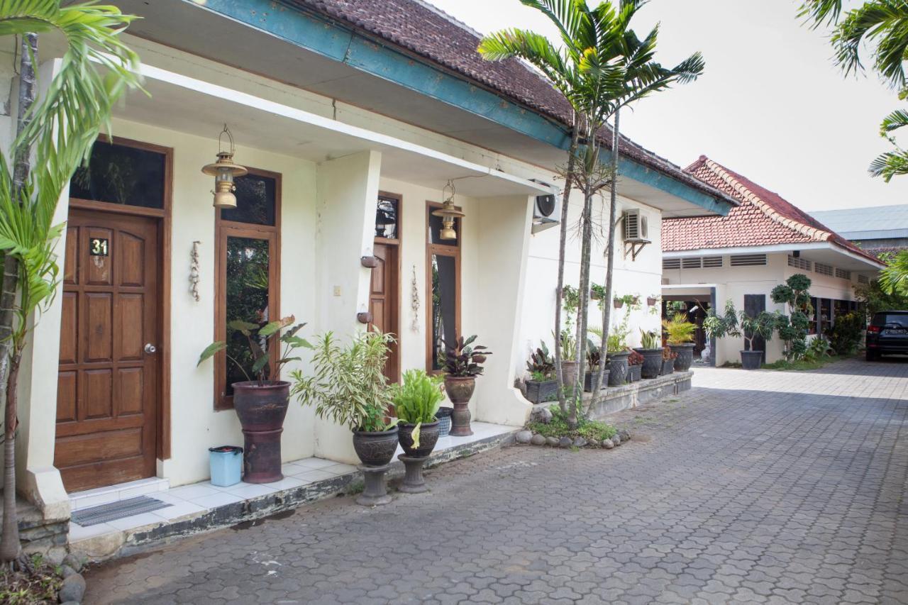 Reddoorz Plus Near Mall Roxy Banyuwangi Banyuwangi  Exterior photo