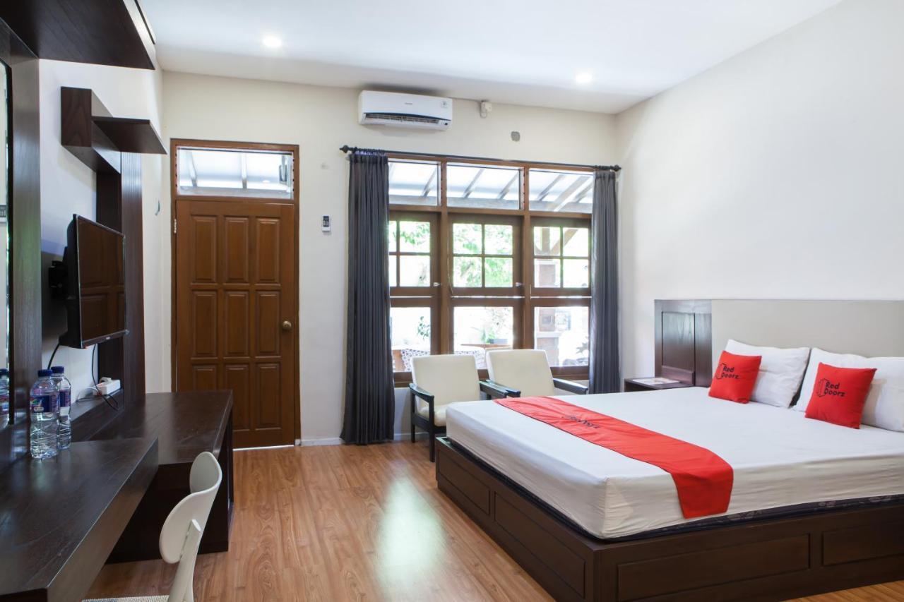 Reddoorz Plus Near Mall Roxy Banyuwangi Banyuwangi  Exterior photo