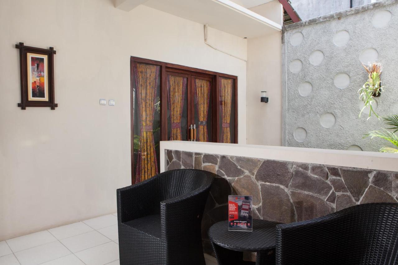 Reddoorz Plus Near Mall Roxy Banyuwangi Banyuwangi  Exterior photo