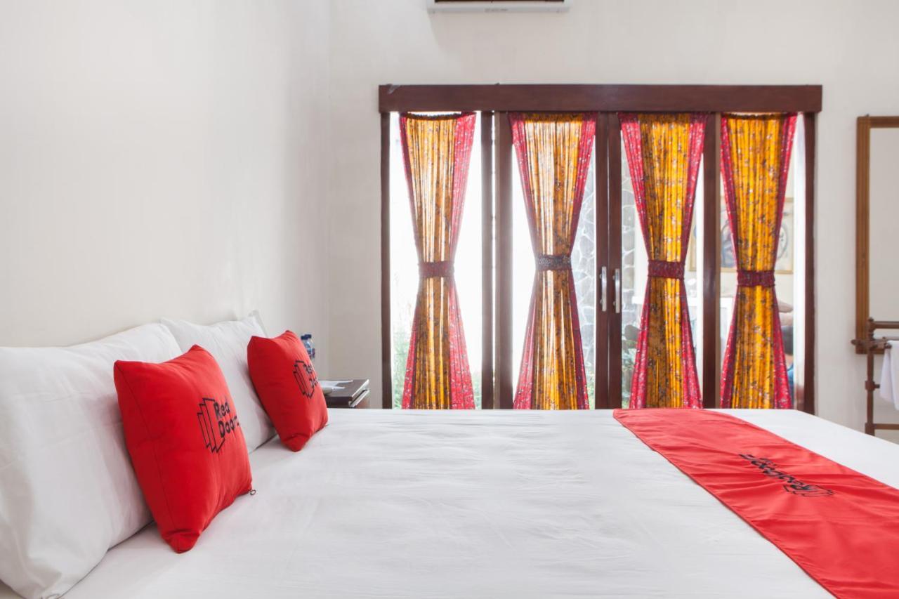 Reddoorz Plus Near Mall Roxy Banyuwangi Banyuwangi  Exterior photo