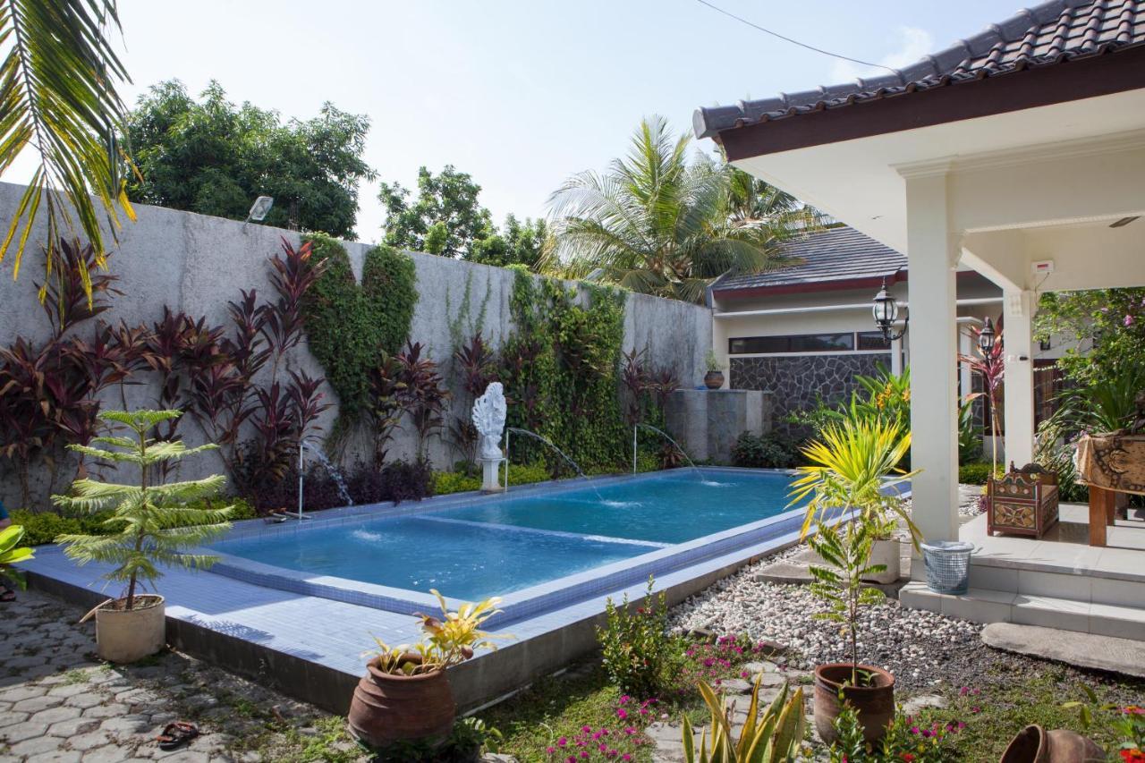 Reddoorz Plus Near Mall Roxy Banyuwangi Banyuwangi  Exterior photo